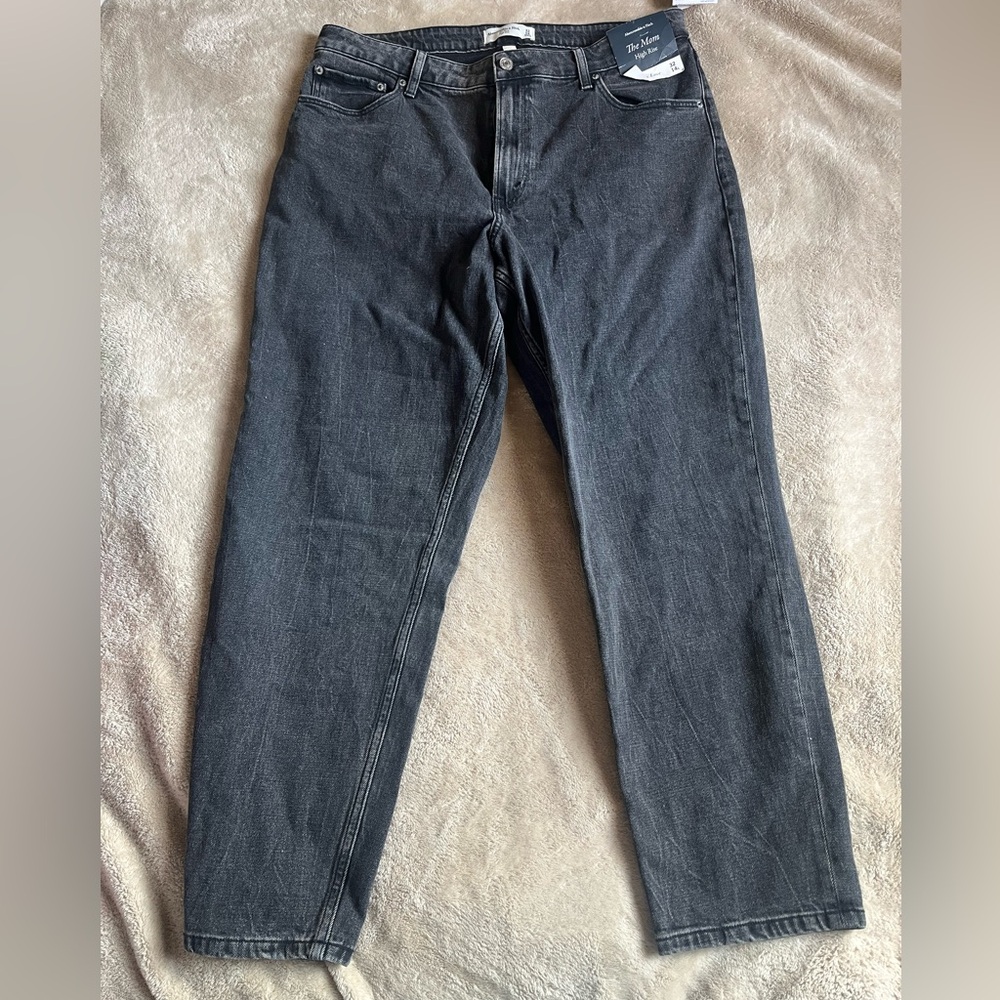 Abercrombie Black Wash Curve Love High Rise Mom Jean - Size 14L / 32 - NWT